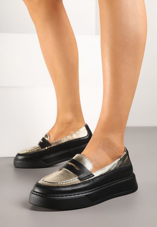 Renee - Czarne Skórzane Mokasyny na Platformie Meraviela. Okazja: na co dzień. Kolor: czarny. Materiał: skóra. Obcas: na platformie. Styl: casual, elegancki