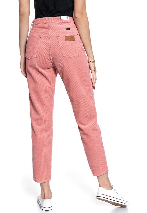 Wrangler - SPODNIE WRANGLER DAMSKIE MOM JEANS BRAND APRICOT W246UPP06 112127945. Stan: podwyższony. Materiał: jeans