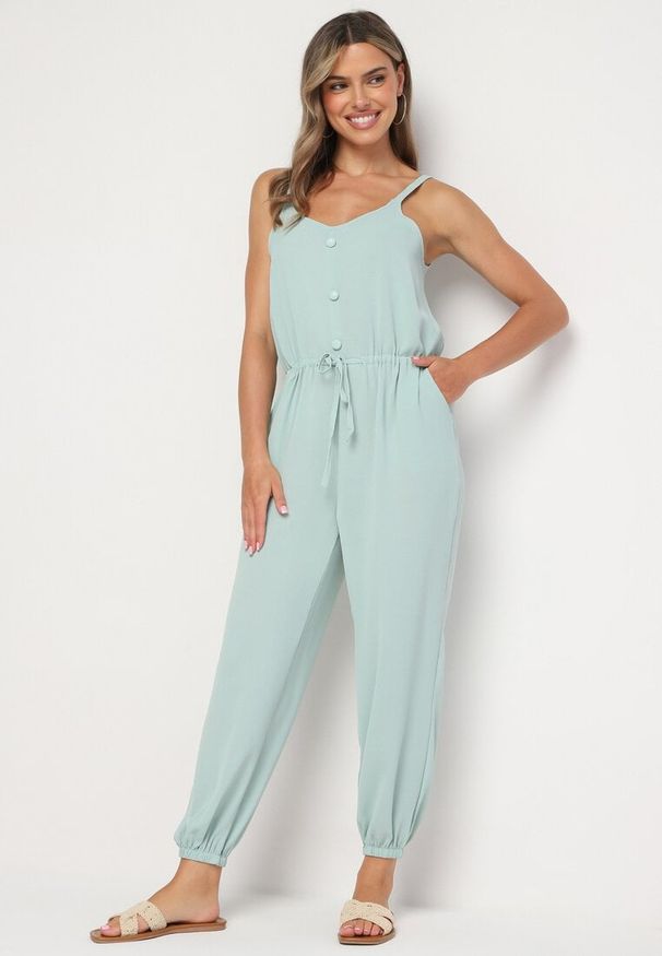 Born2be - Niebieski Bawełniany Kombinezon na Regulowanych Ramiączkach ze Ściągaczem w Talii Beamla. Okazja: na co dzień. Kolor: niebieski. Materiał: bawełna. Długość rękawa: na ramiączkach. Długość: długie. Styl: klasyczny, casual, elegancki