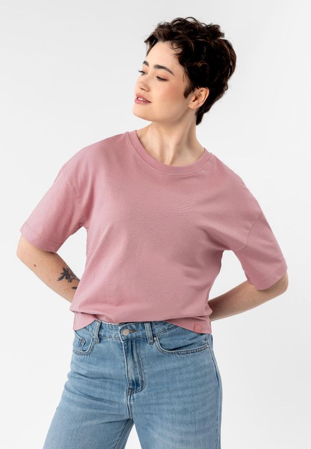 Volcano - Gładki t-shirt, Comfort Fit, T-RODOS. Kolor: różowy. Materiał: bawełna, skóra, materiał. Długość: długie. Wzór: gładki