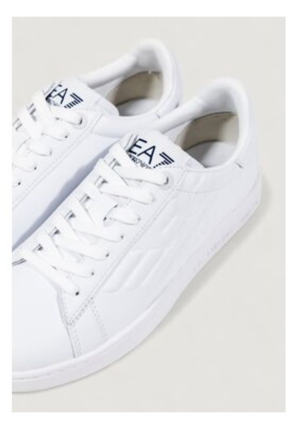 EA7 Emporio Armani Sneakersy 7X000331 AF10848 U0001 Biały. Kolor: biały. Materiał: skóra