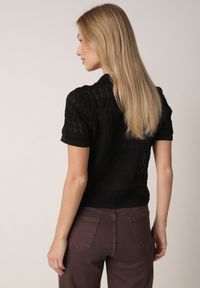 Born2be - Czarna Szydełkowa Bluzka z Wiskozy z Guzikami i Kołnierzykiem Calime. Okazja: na co dzień. Kolor: czarny. Materiał: wiskoza. Styl: casual, klasyczny #8