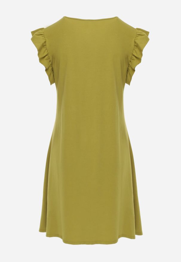 Renee - Ciemnozielona Trapezowa Sukienka z Elastycznej Bawełny z Falbankami Przy Ramionach Aleradia. Typ kołnierza: kołnierz z falbankami. Kolor: zielony. Materiał: bawełna. Długość rękawa: krótki rękaw. Wzór: aplikacja. Sezon: lato. Typ sukienki: trapezowe. Długość: mini