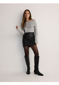 Reserved - Spódnica mini z imitacji skóry - czarny. Kolor: czarny. Materiał: skóra #1