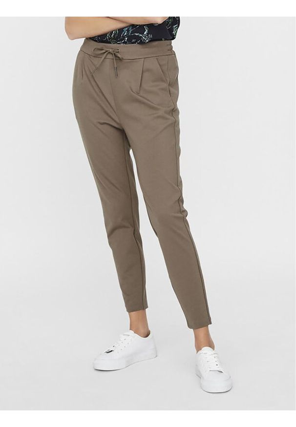 Vero Moda Spodnie materiałowe Eva 10197909 Brązowy Loose Fit. Kolor: brązowy. Materiał: syntetyk