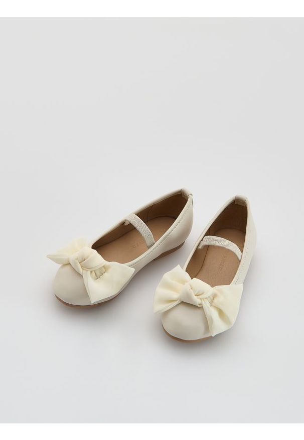 Reserved - Baleriny z kokardą - złamana biel. Materiał: skóra