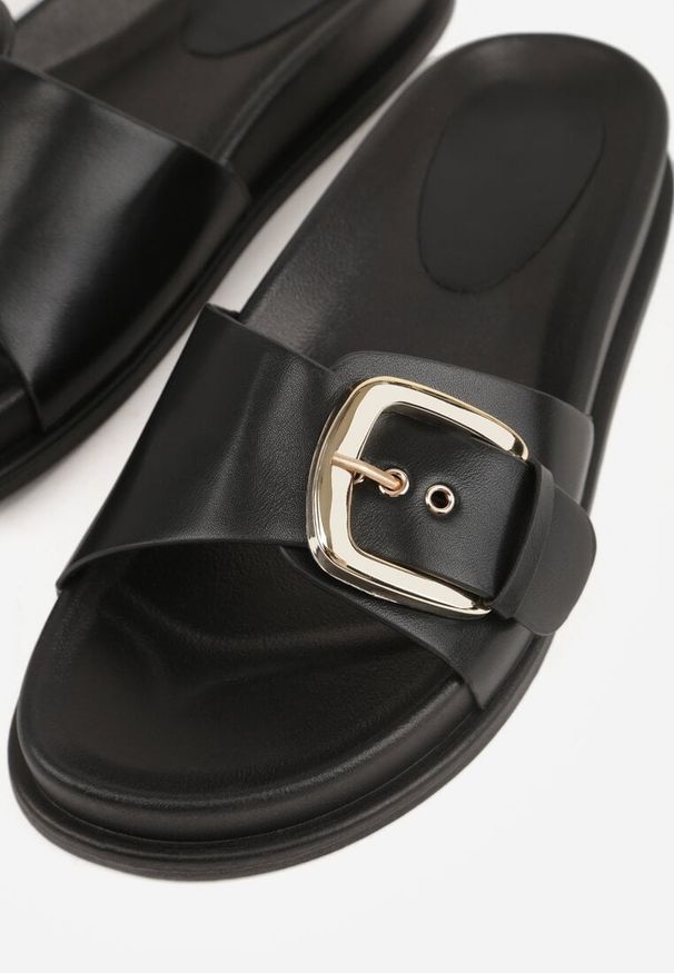 Renee - Czarne Klapki na Platformie z Klamrą Molthoe. Okazja: na co dzień. Nosek buta: otwarty. Kolor: czarny. Materiał: jeans. Sezon: lato. Obcas: na platformie. Styl: casual