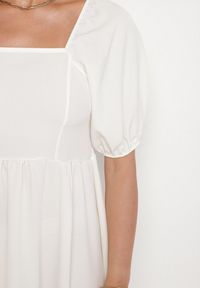 Born2be - Biała Rozkloszowana Sukienka z Bufiastymi Rękawami Kolireva. Okazja: na co dzień. Typ kołnierza: dekolt kwadratowy. Kolor: biały. Styl: casual, elegancki #4