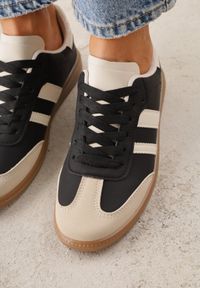 Born2be - Czarno-Beżowe Płaskie Sneakersy Ozdobione Paskami Glaria. Okazja: na co dzień. Zapięcie: pasek. Kolor: czarny. Materiał: jeans. Wzór: aplikacja #2