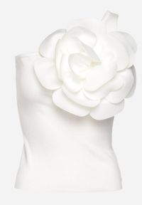 Born2be - Biały Top bez Rękawów z Asymetrycznym Dekoltem z Dużą Aplikacją w Kształcie Kwiatka Vernia. Kolor: biały. Materiał: jeans. Długość rękawa: bez rękawów. Wzór: aplikacja, kwiaty. Styl: klasyczny #4