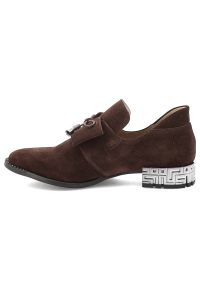 Półbuty damskie Armodo, na płaskim obcasie z ozdobami i welurowe wsuwane, czekolada, 1399. Okazja: na spotkanie biznesowe. Zapięcie: bez zapięcia. Kolor: brązowy. Szerokość cholewki: normalna. Wzór: aplikacja. Materiał: welur. Obcas: na obcasie. Styl: biznesowy, klasyczny. Wysokość obcasa: niski #3