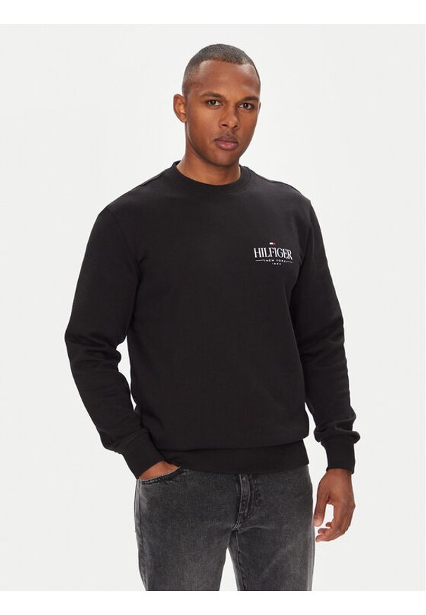 TOMMY HILFIGER - Tommy Hilfiger Bluza Stacked MW0MW39376 Czarny Regular Fit. Kolor: czarny. Materiał: bawełna