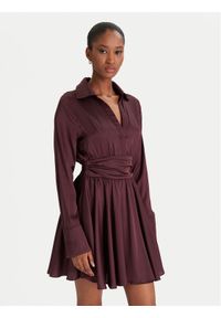 Guess Sukienka koktajlowa W5YK00 WF1T2 Brązowy Regular Fit. Kolor: brązowy. Materiał: syntetyk. Styl: wizytowy #1