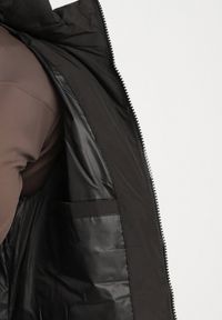 Born2be - Czarna Kurtka Przejściowa z Kapturem i Ozdobnym Pikowaniem Cilvessa. Okazja: na co dzień, na spacer. Typ kołnierza: kaptur. Kolor: czarny. Materiał: jeans, poliester. Styl: klasyczny, casual, elegancki #7