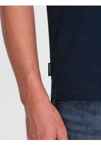 Ombre Clothing - Klasyczny T-shirt męski bawełniany BASIC - granatowy V2 OM-TSBS-0146 - XXL. Kolor: niebieski. Materiał: bawełna. Styl: klasyczny #3