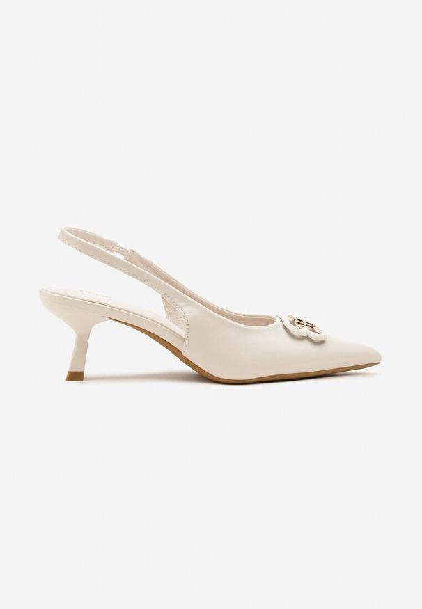 Born2be - Beżowe Czółenka Sandały Vices na Kaczuszce Bez Pięty z Metaliczną Ozdobą Lilenda. Okazja: do pracy, na co dzień, na spotkanie biznesowe, na spacer. Kolor: beżowy. Wzór: aplikacja. Sezon: lato. Obcas: na szpilce. Styl: elegancki, biznesowy, glamour, casual. Wysokość obcasa: średni