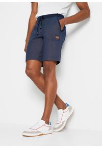 bonprix - Bermudy dresowe w optyce dżinsowych. Kolor: niebieski. Materiał: dresówka. Styl: sportowy #1