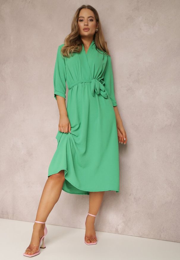 Renee - Zielona Sukienka Canopis. Typ kołnierza: dekolt kopertowy. Kolor: zielony. Materiał: materiał, tkanina. Typ sukienki: kopertowe. Styl: elegancki. Długość: midi