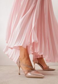 Renee - Szampańskie Szpilki VICES z Ozdobnymi Paseczkami z Cyrkoniami w Eleganckim Stylu Jaenlith. Kolor: złoty. Materiał: satyna. Obcas: na szpilce. Styl: elegancki #5