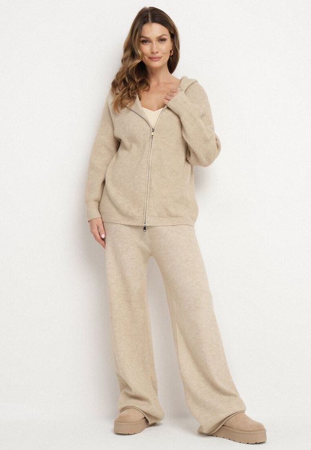 Born2be - Beżowy Komplet z Wełną i Bawełną Szerokie Spodnie i Rozpinana Bluzka z Kapturem Reikania. Kolor: beżowy. Materiał: wełna, bawełna