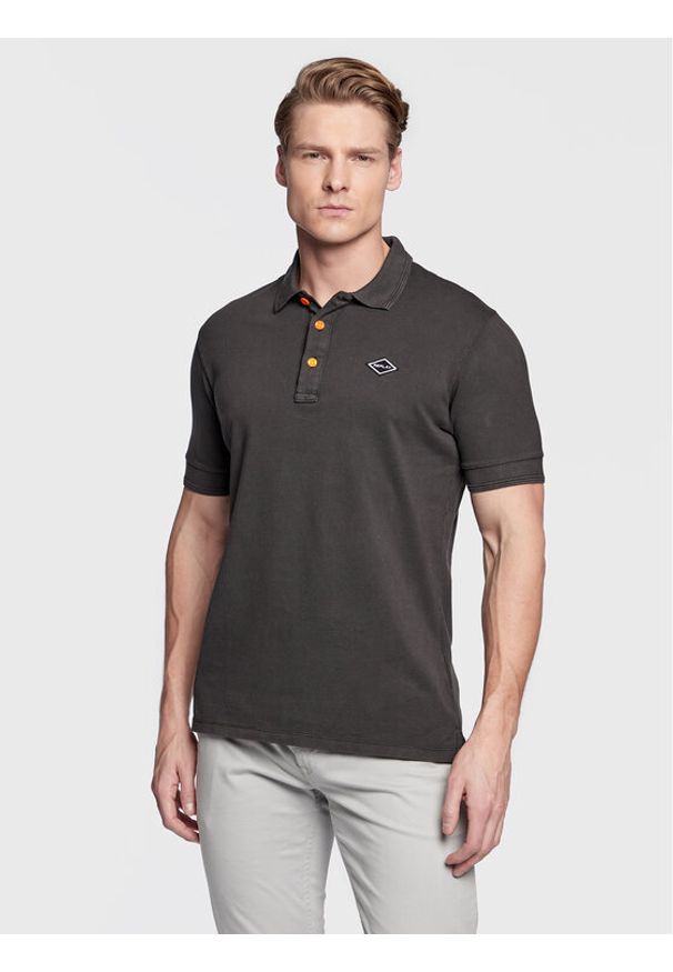 Replay Polo M3070A.000.22696M Szary Regular Fit. Typ kołnierza: polo. Kolor: szary. Materiał: bawełna