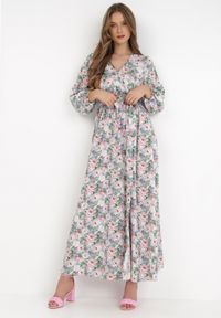 Born2be - Jasnoniebieska Sukienka Partharpia. Typ kołnierza: kokarda. Kolor: niebieski. Materiał: tkanina, materiał. Wzór: kolorowy, aplikacja, kwiaty. Typ sukienki: rozkloszowane, kopertowe. Długość: maxi #3