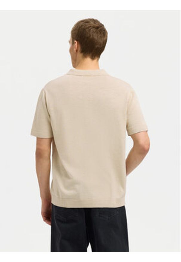 Selected Homme Polo Mattis 16096197 Beżowy Regular Fit. Typ kołnierza: polo. Kolor: beżowy. Materiał: bawełna