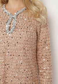 Born2be - Beżowo-Złota Koktajlowa Cekinowa Sukienka o Pudełkowym Kroju Sewilena. Okazja: na co dzień. Kolor: beżowy. Wzór: aplikacja. Styl: wizytowy #6