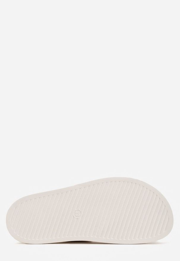 Renee - Białe Klapki z Metalicznymi Klamrami Eudare. Kolor: biały. Sezon: lato. Styl: elegancki