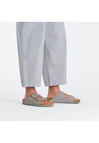 Birkenstock - Klapki damskie BIRKENSTOCK ARIZONA BF STONE COIN. Nosek buta: otwarty. Kolor: szary. Materiał: welur, zamsz, materiał, polar, syntetyk. Wzór: paski. Styl: retro #6