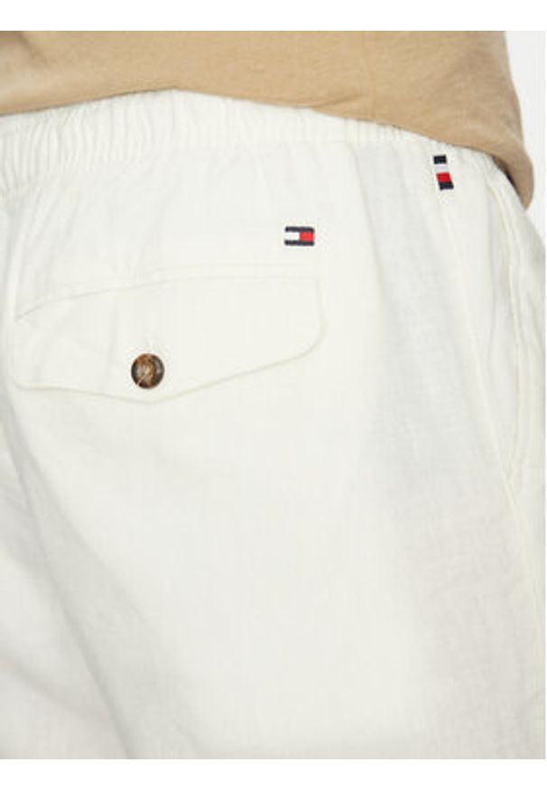 TOMMY HILFIGER - Tommy Hilfiger Szorty materiałowe Harlem MW0MW37804 Écru Regular Fit. Materiał: len