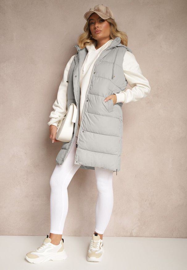 Renee - Zielona Kamizelka Pikowana z Kapturem Ozdobiona Sznurkami Eleandra. Okazja: na co dzień. Typ kołnierza: kaptur. Kolor: zielony. Materiał: jeans. Wzór: aplikacja. Styl: klasyczny, casual, elegancki