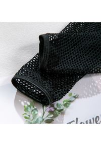 Intica - Komplet bieliźniany z narzutką i crop topem siateczkowy na wieczór Jorien. Kolor: czarny. Materiał: tkanina #8