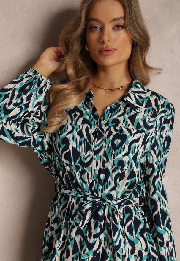 Renee - Niebieska Sukienka Koszulowa w Geometryczny Wzór Gena. Kolor: niebieski. Wzór: geometria. Typ sukienki: koszulowe