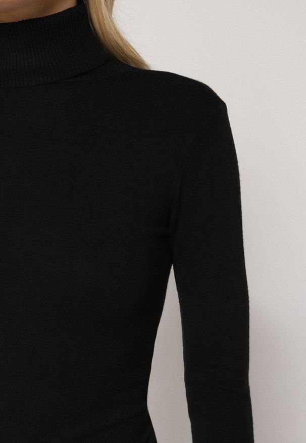 Born2be - Czarny Golf z Bawełną o Prostym Kroju Mevoresa. Okazja: na co dzień. Typ kołnierza: golf. Kolor: czarny. Materiał: bawełna. Styl: casual, klasyczny, elegancki