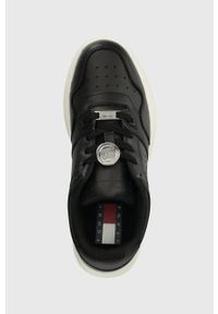 Tommy Jeans sneakersy skórzane TJW RETRO BASKET FLATFORM CHARM kolor czarny EN0EN02245. Zapięcie: sznurówki. Kolor: czarny. Materiał: skóra. Obcas: na platformie #5