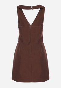 Born2be - Brązowa Rozkloszowana Sukienka z Odkrytymi Plecami Ataviela. Okazja: na co dzień. Kolor: brązowy. Typ sukienki: rozkloszowane. Styl: elegancki, casual #4