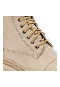 Beżowe Botki Damskie Wasak Wygodne Obuwie. Okazja: na spacer. Kolor: beżowy. Materiał: skóra. Szerokość cholewki: normalna. Wzór: aplikacja, grochy. Sezon: zima, jesień. Obcas: na obcasie. Wysokość obcasa: niski #3