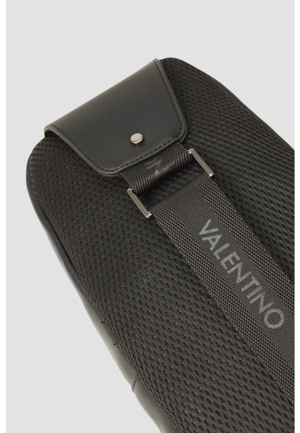 Valentino by Mario Valentino - VALENTINO Mały plecak na ramię Horizon Crossbody. Kolor: czarny. Styl: casual