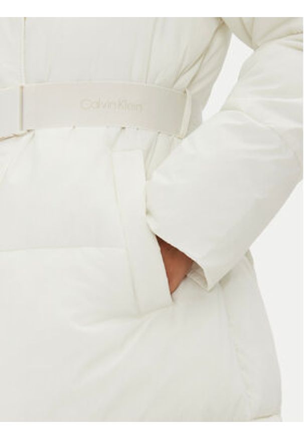Calvin Klein Jeans Kurtka zimowa J20J224122 Écru Relaxed Fit. Materiał: syntetyk. Sezon: zima