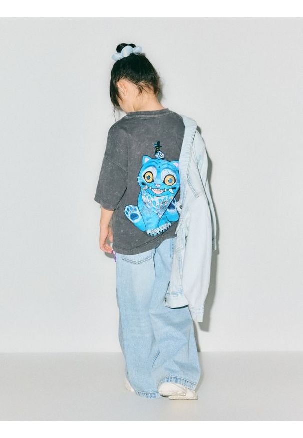 Reserved - T-shirt Kpop Demon Hunters™ - ciemnoszary. Kolor: szary. Materiał: bawełna