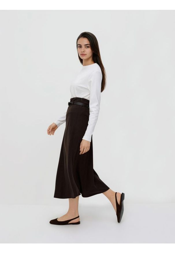 Reserved - Spódnica midi z paskiem - ciemnobrązowy. Kolor: brązowy. Materiał: tkanina, wiskoza