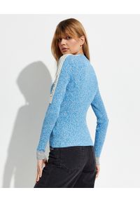 OFF-WHITE - Niebieski sweter z logo. Kolor: niebieski. Materiał: wiskoza. Długość rękawa: długi rękaw. Długość: długie. Wzór: aplikacja #5