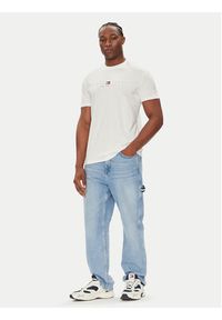 Tommy Jeans T-Shirt Flag Linear DM0DM21911 Biały Regular Fit. Kolor: biały. Materiał: bawełna