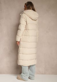 Renee - Jasnobeżowa Kurtka o Długim Kroju z Kapturem Ozdobiona Pikowaniem Aforriva. Okazja: na co dzień. Typ kołnierza: kaptur. Kolor: beżowy. Materiał: jeans. Długość: długie. Wzór: aplikacja. Styl: klasyczny, casual #5