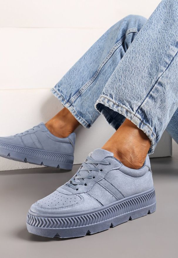 Born2be - Niebieskie Sneakersy na Grubej Podeszwie z Tłoczeniami Try to Forget. Okazja: na spacer, na co dzień. Kolor: niebieski. Materiał: dzianina, jeans. Sport: turystyka piesza