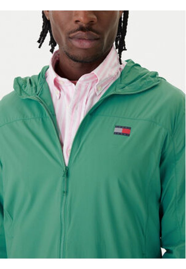 Tommy Jeans Kurtka przejściowa DM0DM23112 Zielony Regular Fit. Kolor: zielony. Materiał: syntetyk