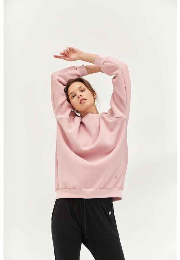 MOONHOLI - Bluza do jogi Moonholi Cozy AF Oversize Sweatshirt z bawełnianej dzianiny. Kolor: różowy. Materiał: bawełna, dzianina. Sport: joga i pilates
