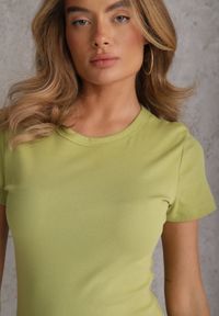 Renee - Zielona T-shirtowa Sukienka z Bawełny w Stylu Basic Retine. Okazja: na co dzień. Kolor: zielony. Materiał: bawełna. Długość rękawa: krótki rękaw. Typ sukienki: proste, oversize. Styl: rockowy, elegancki, casual #4