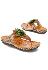 Pomarańczowe Japonki Laura Vita Modne Obuwie Damskie. Kolor: pomarańczowy. Materiał: skóra. Sezon: lato #5
